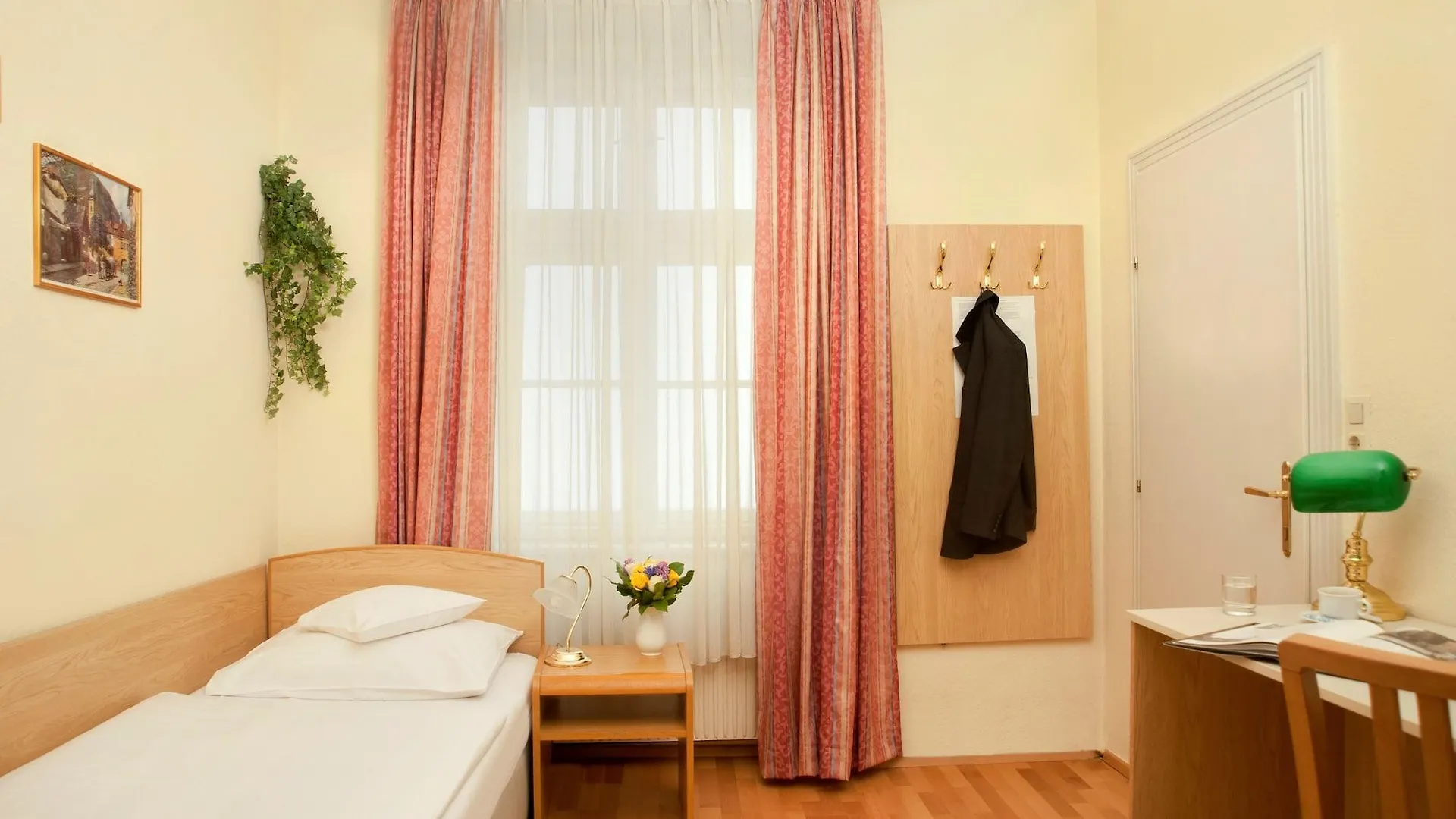 Hotel Graf Stadion Vienna 3*,