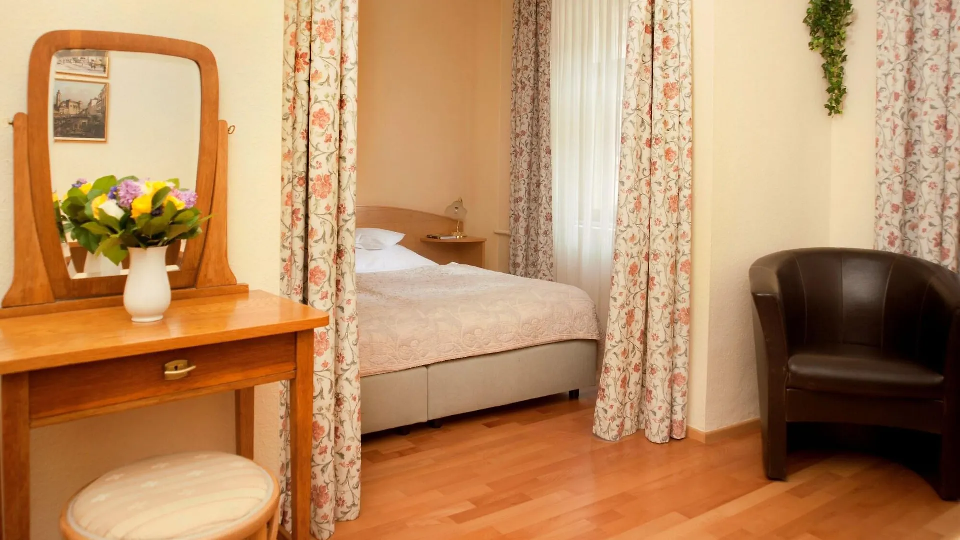 Hotel Graf Stadion Vienna 3*,